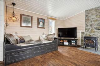 Flott og romslig hytte med særpreg i Lønsdal - 4