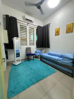 Nurasyura Puncak Guesthouse - 1