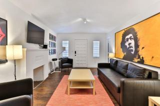 Modern Rock Themed House W Hot Tub Huge Yard - Miami - 6