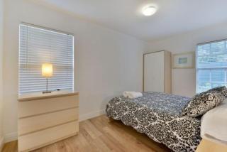 Modern Design District Getaway With Hot Tub and Garden - 4