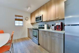 Modern Design District Getaway With Hot Tub and Garden - 3