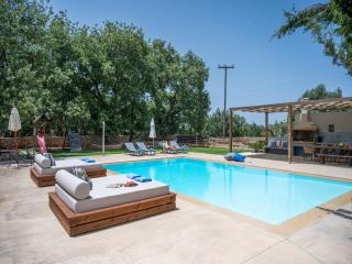 Villa Ellie - heated pool, playground, garden & BBQ! - Vederoi - 9