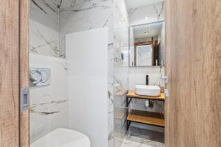 Nice Renting - 8FRANCE - Luxury & Comfort Love Room Suite Jacuzzi Massena - Nizza - 2