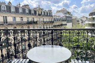 Elegant Haussmann Parisian flat close Eiffel Tower - 0