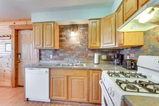 Three Bears Resort Adventure Base with Lake Access - 5