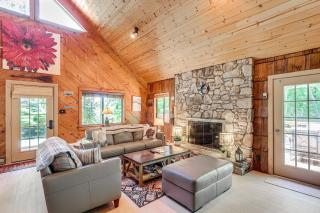 Mars Hill Cabin with Pool Table about 2 Mi to Wolf Ridge - Swiss - 5