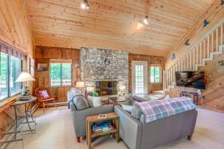 Mars Hill Cabin w/ Pool Table ~ 2 Mi to Wolf Ridge - 4