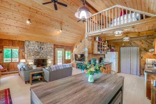 Mars Hill Cabin w/ Pool Table ~ 2 Mi to Wolf Ridge - 1