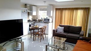 Luxury London Ensuite Double Room, Park free, Tram-Train! - Mitcham - 0