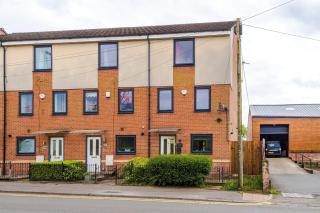 Heywood House - Contractor stays by Niji Short Stays - 7