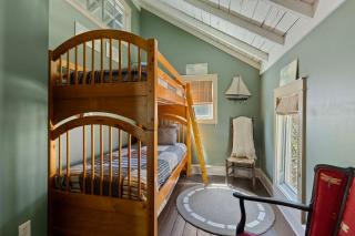 The Fourth Oak - Three Oaks - 8