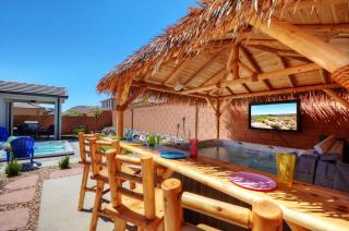 Tiki Oasis at Ladera 325 Private Swimming Spa, Hot tub, and Community Pool - Washington - 9