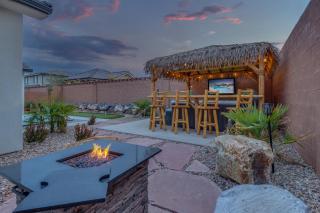 Tiki Oasis at Ladera 325 Private Swimming Spa, Hot tub, and Community Pool - Washington - 5
