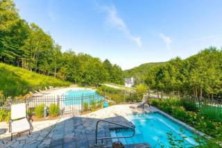 Modern Lodge Pool & Spa Mont-Tremblant - Mont-Tremblant - 8