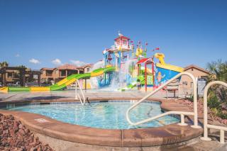 96 PV Luxury Getaway with Private Hot Tub, Ping Pong, Community Pool, Water Park and Lazy River - Santa Clara - 5