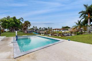 Waterfront Getaway - 9