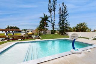 Waterfront Getaway - 8