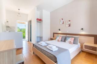 Sandy Beach Complex by Konnect - Poolside Studios & Seaside Apartments - Kavos - 3