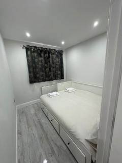 Luxury House - Greenford - 4