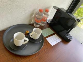 Bajo La Montaña - 1