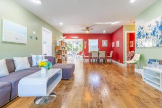 Stylish Pool Home Near Beach Family-friendly Fun - 7