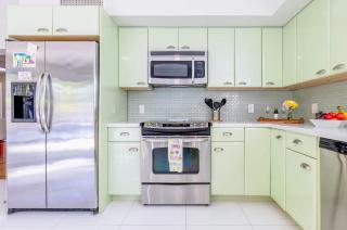 Beachside Bliss Lush Pool, Courtyard & Garden - Dania Beach - 8