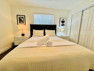 Sunrise Family Oasis Pool Lake Canal Views - 4