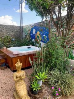 Macaw Suite- with Hot Tub for Singles or Couple! - Alto Paraíso de Goiás - 0