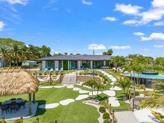 Wonderlake Infinity Pool Resort L66 - 1