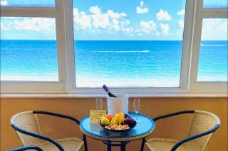 Beachfront Getaway Private Balcony & Scenic Views - 9