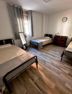 Amplia casa entera con patio y terraza para familia y grupo de amigos - Málaga - 6