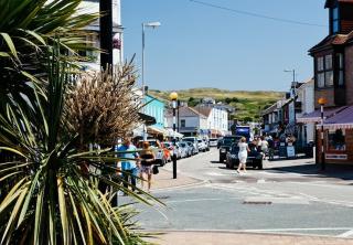 Cosy 3 bedroom home, 2 minutes from the beach - 8