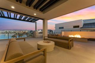 Seven-Bedroom House - 1