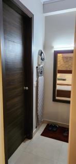 Vacation Paradise- Luxurious 3-bhk Flat near IGI Airport and ICC - New Delhi - 6