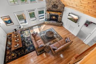 H5042 New Listing 3200 sqft CABIN with Game Room and Fire Pit and 3 Kings bed and Hot Tub - 2