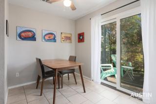 2 Miles to DT Updated Pet-Friendly Home for Four - Austin - 2