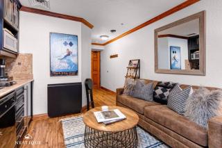 Pine Cone Place at The Westgate in Canyons Village Ski-In Ski-Out Suite Hosted by Nestique - Park City - 2