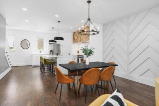 Patio FirePit Garage Walk to Belmont 12 South, Restaurants and More - 5