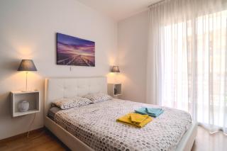 Violet Dusk City Center Flat - 6