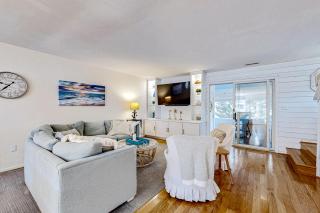 Westwood --- 828 Westwood Unit D - 8