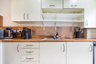 Bright, modern 2 bedroom house with free parking! - Edinburgh - 3