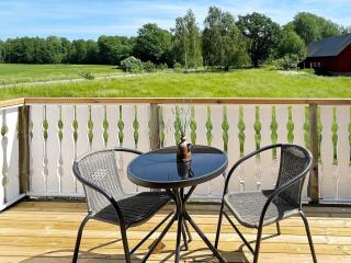 Farmhouse Retreat Near Lakes and Coast - 8