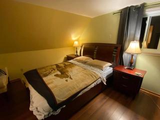 Country Chalet with Lakefront - Chertsey - 4