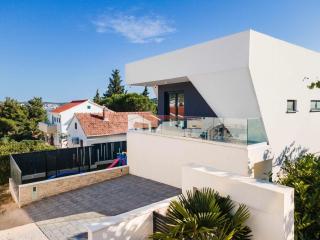 Villa Skyline- near beach and city center with heated pool - Rogoznica - 8