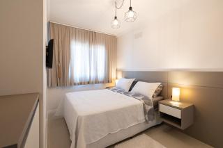 Apto a 500m da PRAIA com SACADA com CHURRASQUEIRA, WI-FI, PISCINA, PORTARIA 24h e vaga de GARAGEM - 8