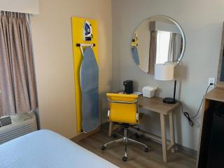 Days Inn by Wyndham Ames - Ames - 6