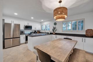 Oceanside Village Townhouse No Drive New Smyrna Beach, Private Ground Floor Patio w Grill - New Smyrna Beach - 7