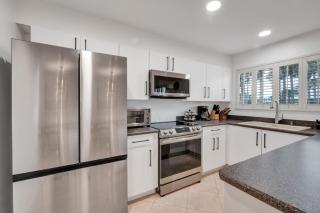 Oceanside Village Townhouse No Drive New Smyrna Beach, Private Ground Floor Patio w Grill - New Smyrna Beach - 6