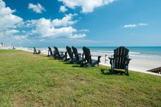 Oceanside Village Townhouse No Drive New Smyrna Beach, Private Ground Floor Patio w Grill - New Smyrna Beach - 4