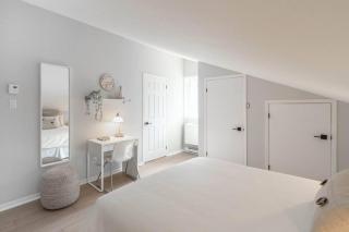 Bright & Modern Lac Tremblant Condo with Views - Mont-Tremblant - 1